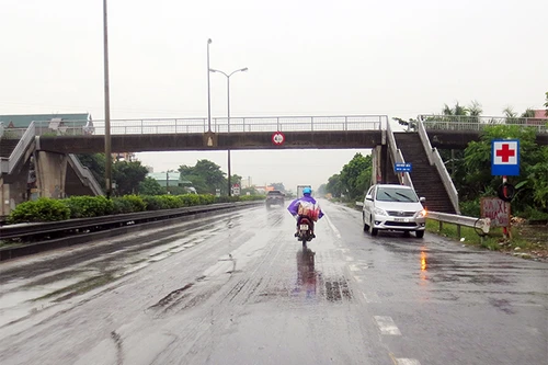 Hàng loạt cầu vượt trên quốc lộ 5 không có kinh phí cải tạo, đề nghị địa phương nhận lại