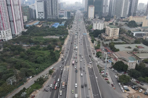 Sắp thông xe cầu vượt song hành nút giao Mai Dịch