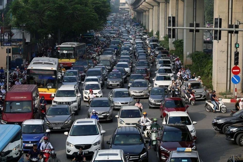 Phân làn riêng cho ô tô, xe máy trên đường Nguyễn Trãi từ 6-8