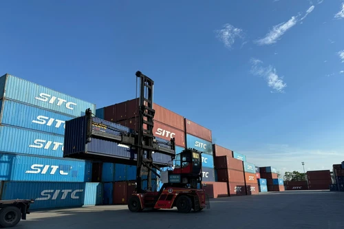 Giá cước vận tải biển container tăng “nóng” 