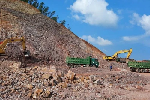 Đại dự án cao tốc Bắc - Nam có nguy cơ "vỡ trận" vì khan hiếm đất 