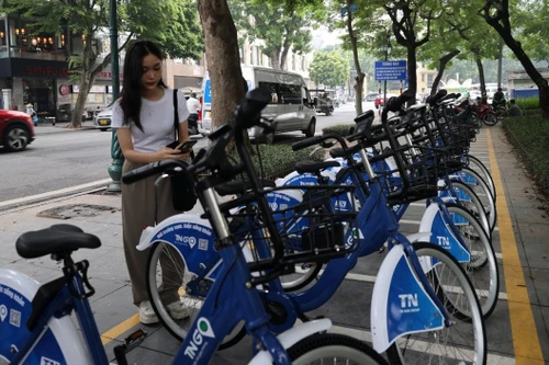 Hà Nội có tuyến đường đầu tiên có làn dành riêng cho xe đạp