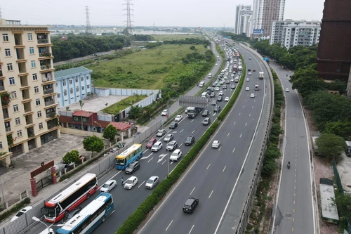 Cao điểm Tết Nguyên đán, phương tiện ra vào Hà Nội thế nào cho giảm ùn tắc?