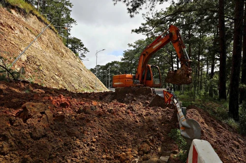 Thông xe tạm đèo Prenn lên Đà Lạt theo giờ, cấm xe tải