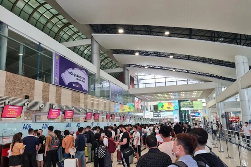 Vé máy bay dịp nghỉ lễ 30-4 gần cạn, giá cao như Tết Nguyên đán