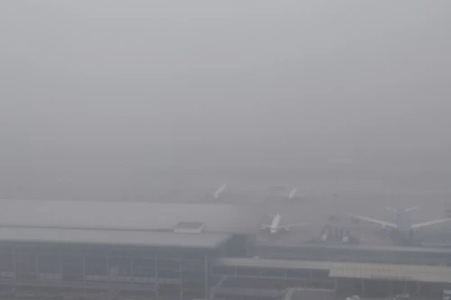 Sương mù dày đặc hàng trăm chuyến bay không thể cất cánh, nhà chức trách chỉ đạo “nóng”