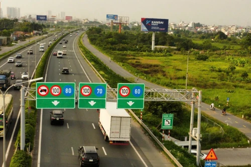 Xem xét cấm xe khách đi vào làn 1 trên các tuyến cao tốc đủ điều kiện