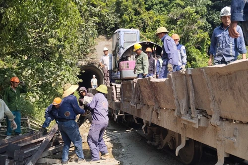 Nguyên nhân hầm Bãi Gió sạt lở nghiêm trọng khiến đường sắt Bắc- Nam tê liệt nhiều ngày