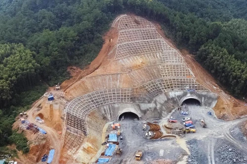 Xem xét loại bỏ 3 nhà thầu yếu kém tại dự án cao tốc Diễn Châu- Bãi Vọt