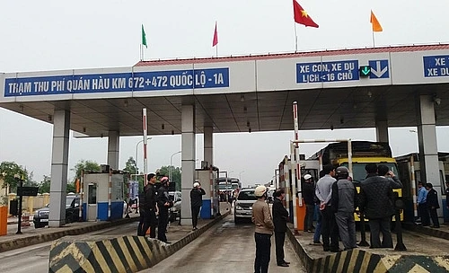 Xem xét miễn phí qua trạm BOT đối với phương tiện chở hàng cứu trợ miền Trung