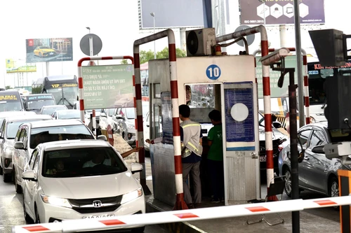 Hôm nay, đồng loạt triển khai thu phí không dừng: Lo ngại ùn tắc trên các tuyến cao tốc