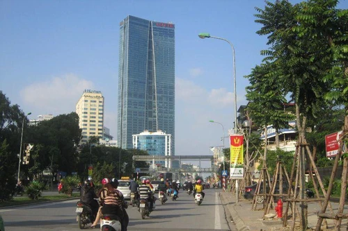 Hà Nội xén dải phân cách mở rộng mặt đường Liễu Giai