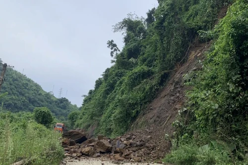 Quốc lộ 279 qua Lai Châu sụt lún, giao thông 10 tỉnh phía Bắc chia cắt