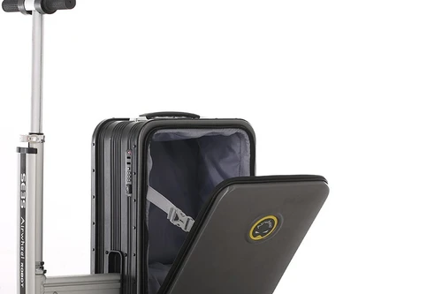 Hành khách sử dụng vali gắn pin đi máy bay cần lưu ý để không bị từ chối vận chuyển