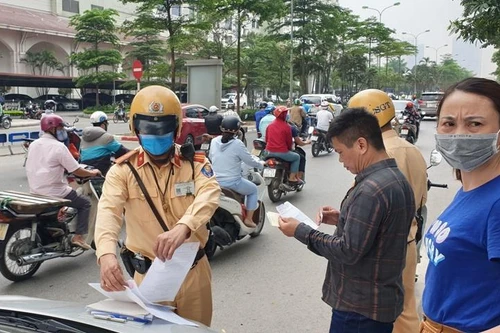 Điều khiển xe không mang bằng lái, đăng ký sẽ bị tăng mức xử phạt