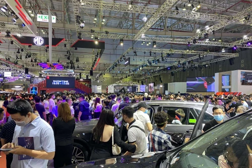 Hiu hắt triển lãm ô tô Việt Nam 2024 