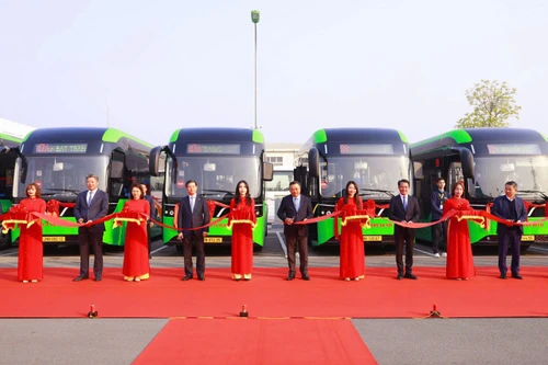 Hà Nội khai trương 3 tuyến buýt điện