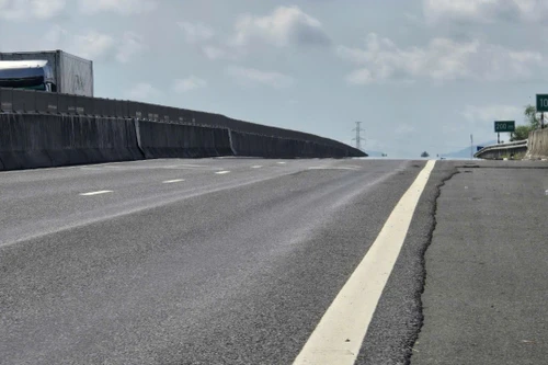 Cao tốc Đà Nẵng- Quảng Ngãi hằn lún do xe tải nặng lưu thông nhiều?