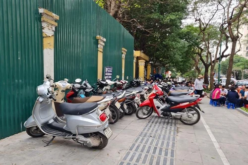 Bác đề xuất sử dụng vỉa hè để kinh doanh xuyên đêm của quận Hoàn Kiếm