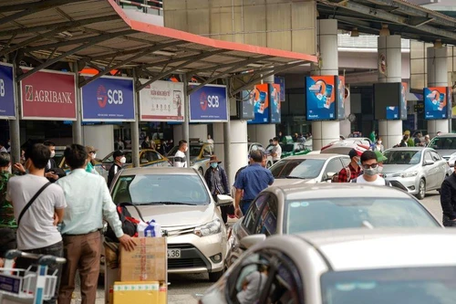 Sân bay Nội Bài và Tân Sơn Nhất cần giải pháp hạn chế ùn tắc 