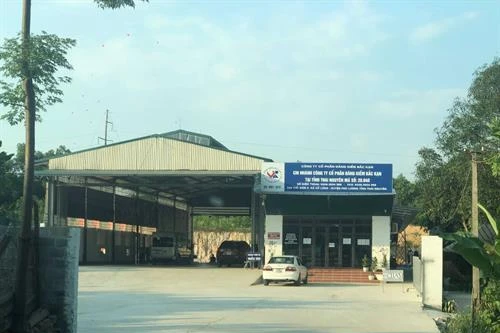 Đăng kiểm cho xe tải cơi nới thùng hàng, đăng kiểm viên bị đình chỉ 1 tháng