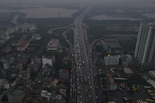 Người dân rồng rắn rời khỏi Thủ đô nghỉ Tết Dương lịch