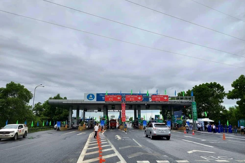 Gần 500.000 lượt xe hết tiền trong tài khoản thu phí không dừng trên cao tốc