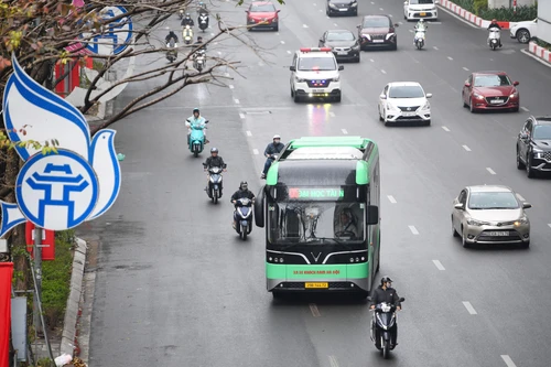 Toàn bộ xe buýt của Hà Nội sẽ chuyển sang điện, năng lượng xanh trước 2030