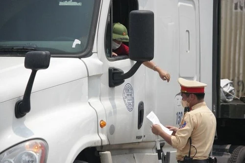 Sẽ báo cáo Thủ tướng địa phương nào còn tự “đẻ” quy định gây khó vận tải hàng hóa