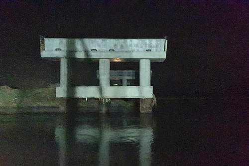 Lật thuyền trên sông Ba khiến 1 công nhân tử vong, 2 người mất tích