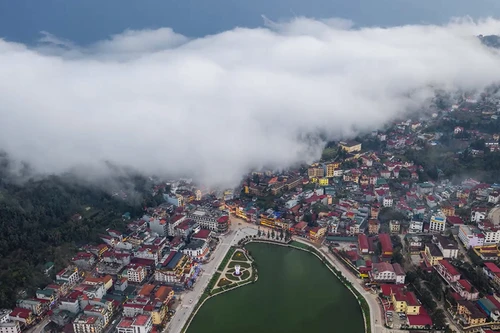 Nhiệt độ Sa Pa đột ngột hạ xuống 12,9 độ C, trời chuyển rét