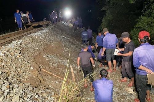 1.330 tỷ đồng gia cố hạ tầng đường sắt khu đèo Hải Vân hư hỏng do bão Sơn Ca