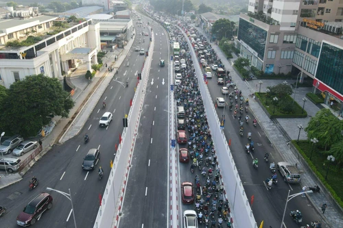 Hà Nội sẽ chi 225 tỷ đồng xén dải phân cách, vỉa hè trên 7 tuyến đường