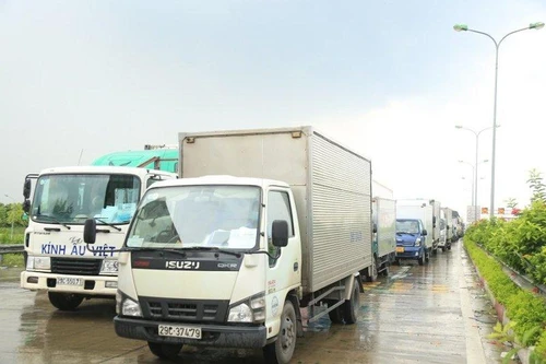 Trạm thu phí cao tốc Pháp Vân- Cầu Giẽ ùn tắc dài 3km, nguyên nhân do đâu?