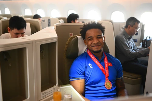 Vietnam Airlines tặng đội tuyển bóng đá nam Việt Nam vé máy bay hạng thương gia