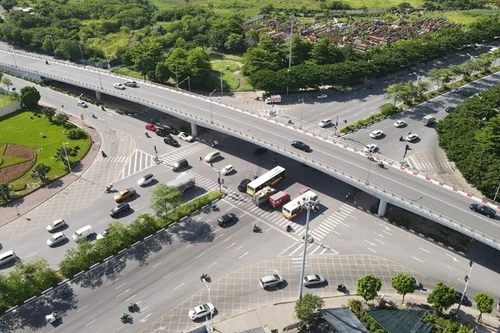 Lưu ý: Điều chỉnh giao thông nút Cổ Linh- Huỳnh Tấn Phát để giảm ùn tắc giao thông