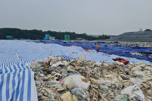 Mưa kéo dài, nước rác nguy cơ tràn bờ, khu xử lý Nam Sơn phải tạm dừng tiếp nhận rác