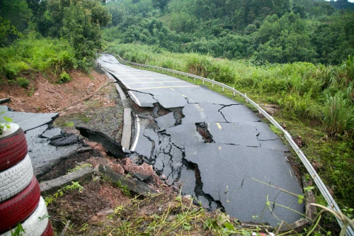 Tìm nguồn vốn xây dựng quốc lộ 15D nối cảng Mỹ Thủy đến cửa khẩu La Lay