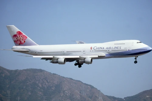 Một hành khách Đài Loan có hành vi bất thường, cởi quần áo trên máy bay