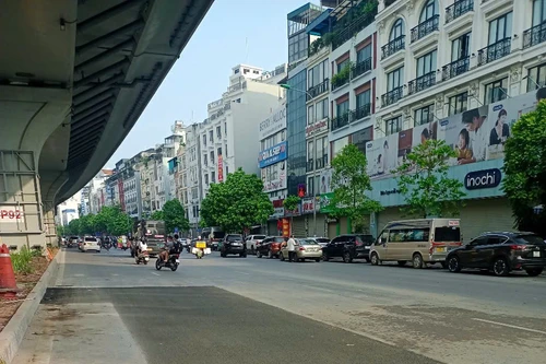 Khắc phục xong hố "tử thần" nuốt xe máy ở đường Trường Chinh