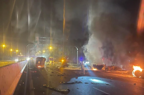 Xe bồn chở xăng bốc cháy trên cao tốc Hà Nội- Hải Phòng: Lái xe tải tử vong