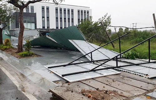 Miền Trung đang mưa lớn, trực thăng sẵn sàng tham gia tìm kiếm 26 thuyền viên mất tích