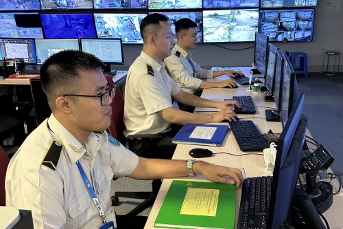 Nữ hành khách tiện tay “cầm nhầm” ví của người khác từ Nội Bài vào Tân Sơn Nhất vẫn bị “tóm”