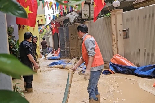 Phụ gia đào hầm metro Nhổn- Ga Hà Nội phun trào ào ào lên mặt đất