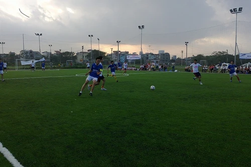 Giải bóng đá đầu tiên cho các lái xe