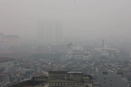 Khu vực Hà Nội sáng sớm nay chìm trong sương mù, có phải hiện tượng bất thường?