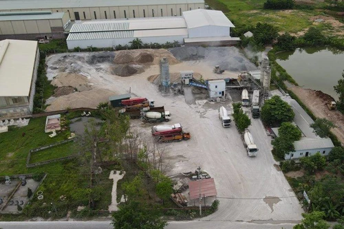 Ba Vì: Trạm trộn bê tông không phép gây ô nhiễm khu dân cư