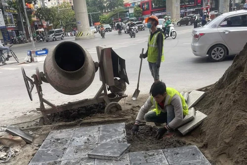 Hà Nội sẽ xử lý nghiêm các trường hợp vi phạm trong lát đá vỉa hè