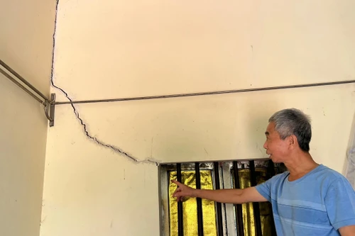 Phú Thọ: Tạm dừng khai thác cát với Công ty Tiến Nga để đánh giá sạt lở ở Ba Vì