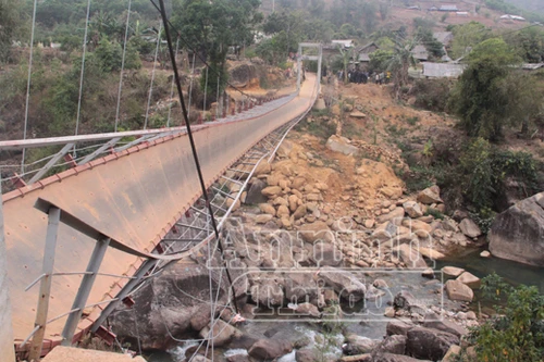 Bộ GTVT kiến nghị Thủ tướng chỉ đạo khởi tố vụ án lật cầu treo Chu Va 6